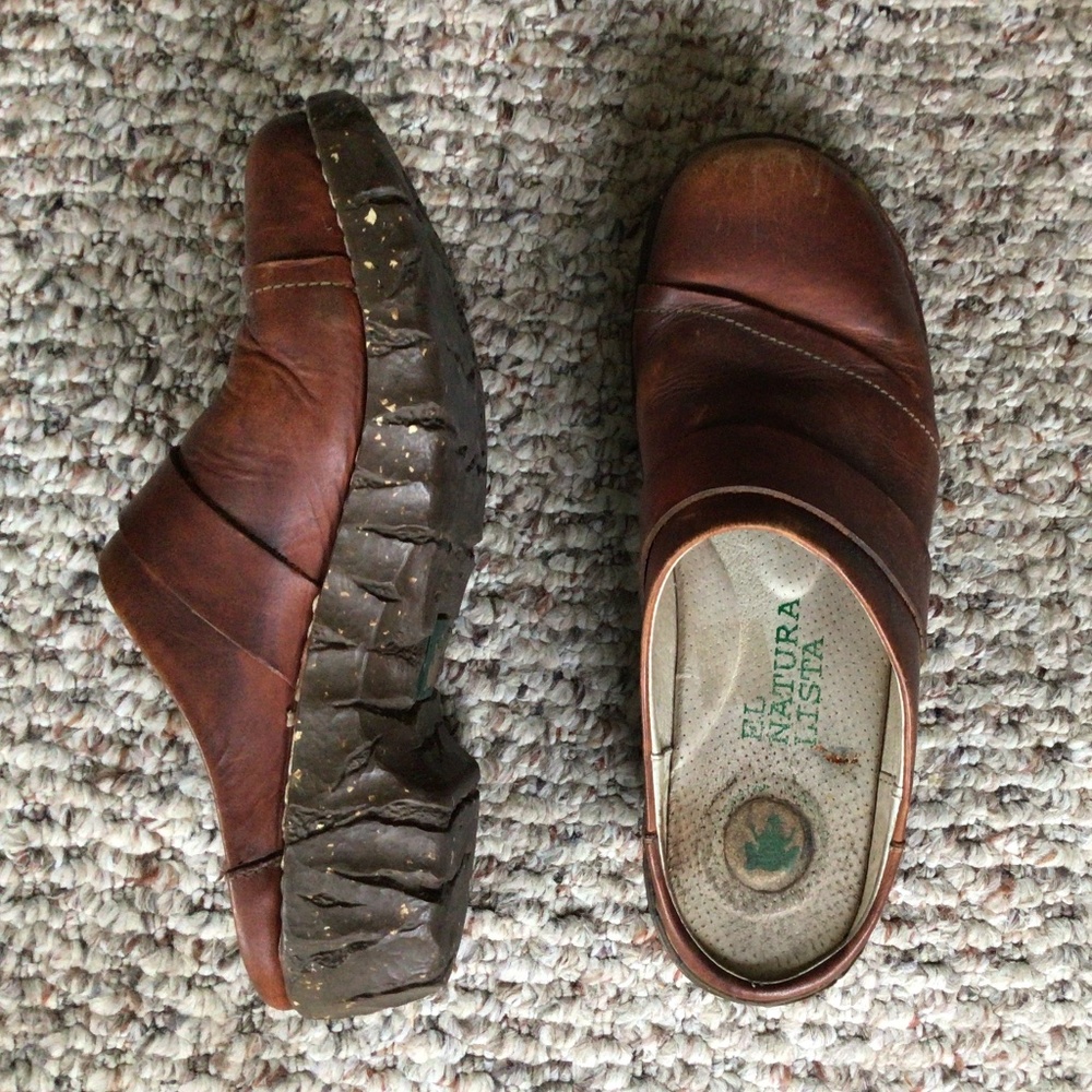 El Naturalista Leather Clogs